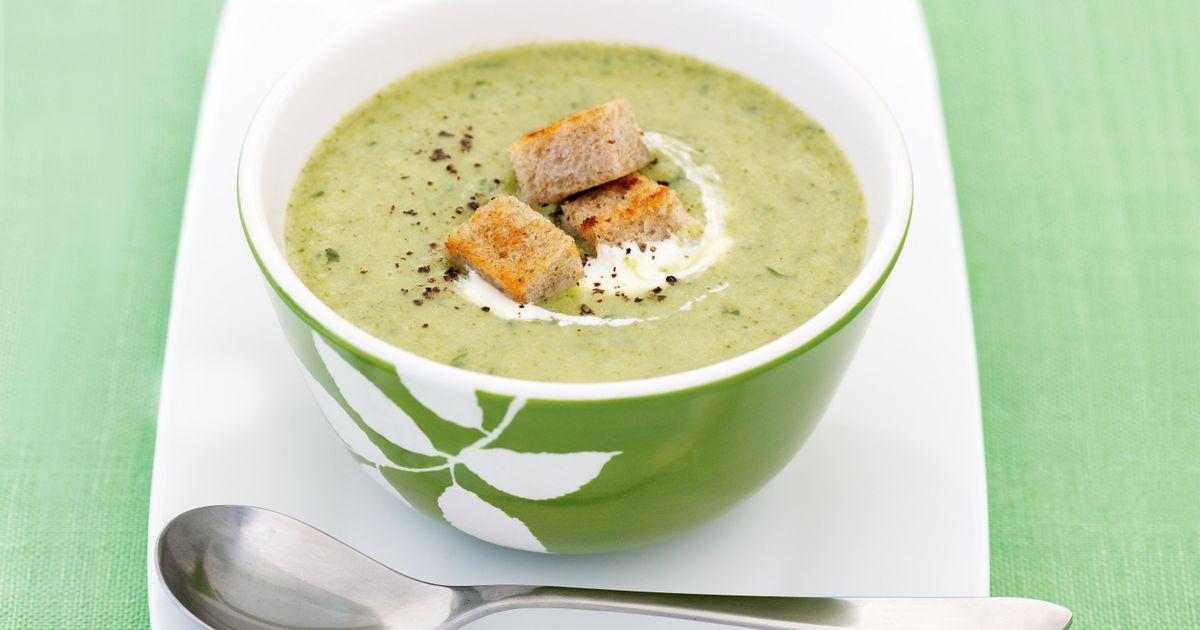 QUICK AND CREAMY BROCCOLI LEEK SOUP